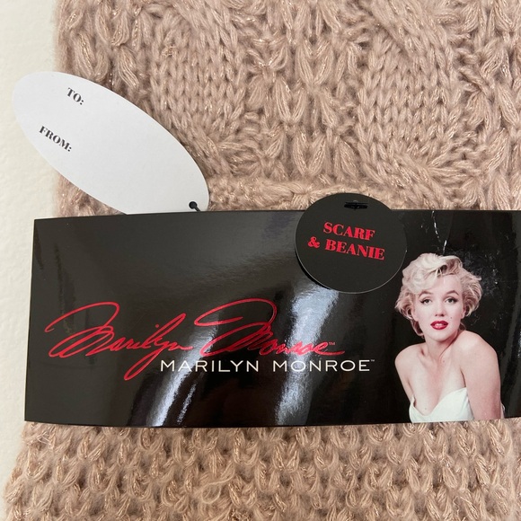 MARILYN MONROE WOMEN’S SCARF & BEANIE Champagne with sparkles color - Picture 4 of 7
